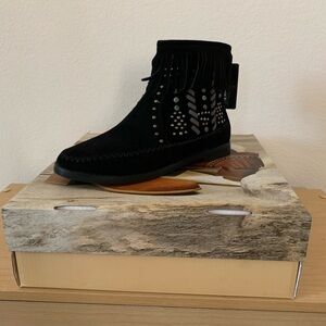 Brand New Black Southwest Boots - size 9M - Fits like a size 8.